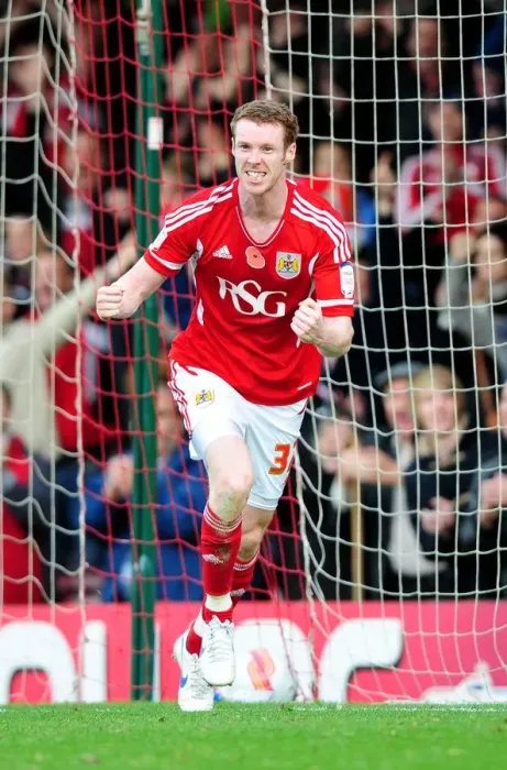 Framed Print : Stephen Pearson Scores First Goal for Bristol City in Championship Debut vs. Burnley (05 / 11 / 2011) Framed Print : Stephen Pearson Scores First Goal for Bristol City in Championship Debut vs. Burnley (05 / 11 / 2011)