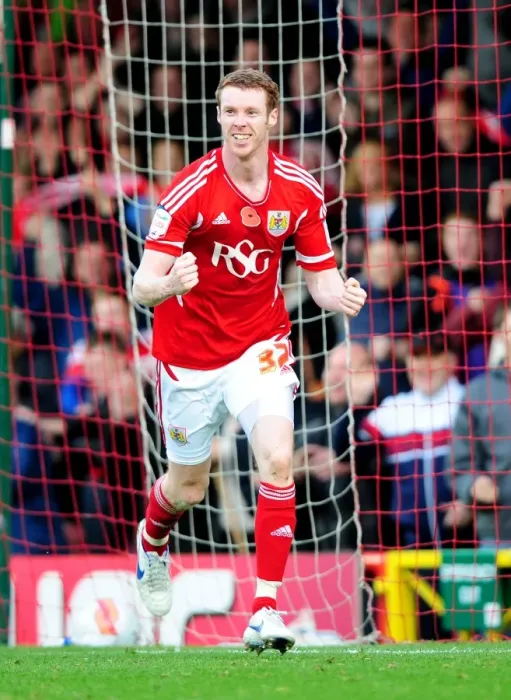 Framed Print : Stephen Pearson Scores First Goal for Bristol City in Championship Debut vs. Burnley (05 / 11 / 2011) Framed Print : Stephen Pearson Scores First Goal for Bristol City in Championship Debut vs. Burnley (05 / 11 / 2011)