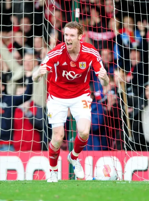 Framed Print : Stephen Pearson Scores First Goal for Bristol City vs Burnley (Championship, 05 / 11 / 2011) Framed Print : Stephen Pearson Scores First Goal for Bristol City vs Burnley (Championship, 05 / 11 / 2011)