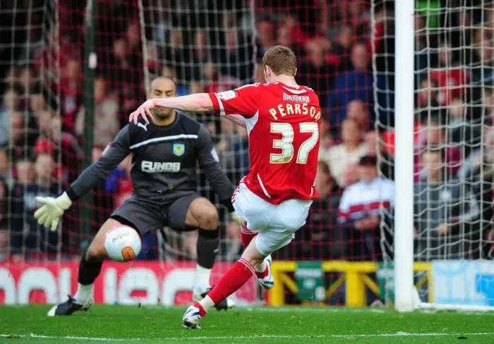 Framed Print : Stephen Pearson's Shot at Burnley's Lee Grant - Bristol City vs Burnley Championship Match, 05 / 11 / 2011