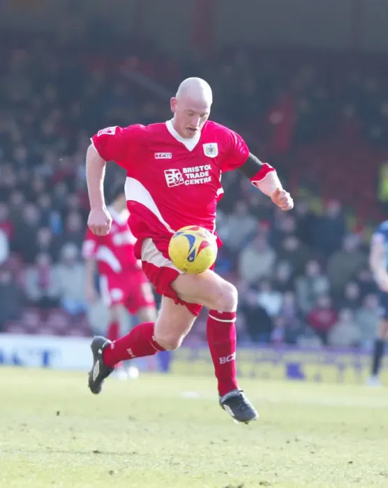 Framed Print : Steve Brooker in Action for Bristol City Football Club (05-06) Framed Print : Steve Brooker in Action for Bristol City Football Club (05-06)