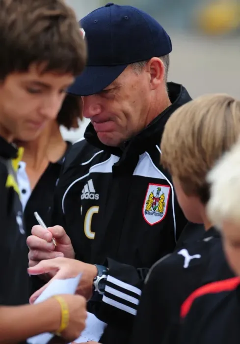 Framed Print : Steve Coppell Engages with Bristol City Academy Players: Autograph Signing Session (Training)