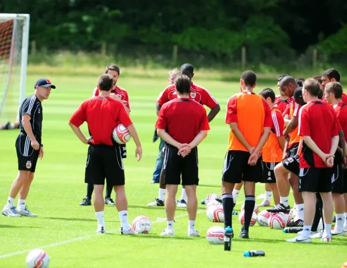 Framed Print : Steve Coppell Rallies Bristol City Squad During Pre-Season Training