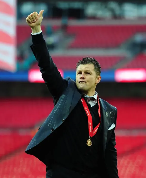 Framed Print : Steve Cotterill Celebrates with Fans: Bristol City's JPT Victory (22 / 03 / 2015) Framed Print : Steve Cotterill Celebrates with Fans: Bristol City's JPT Victory (22 / 03 / 2015)