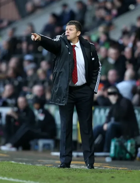 Framed Print : Steve Cotterill Guides Bristol City in League One Battle at Notts County (December 2013) Framed Print : Steve Cotterill Guides Bristol City in League One Battle at Notts County (December 2013)
