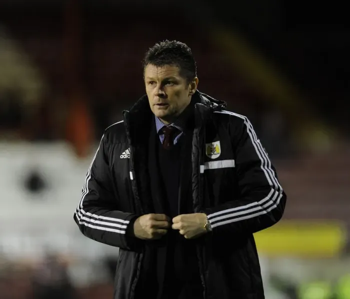 Framed Print : Steve Cotterill Leads Bristol City at Griffin Park, 2014 - Football Manager in Action Framed Print : Steve Cotterill Leads Bristol City at Griffin Park, 2014 - Football Manager in Action