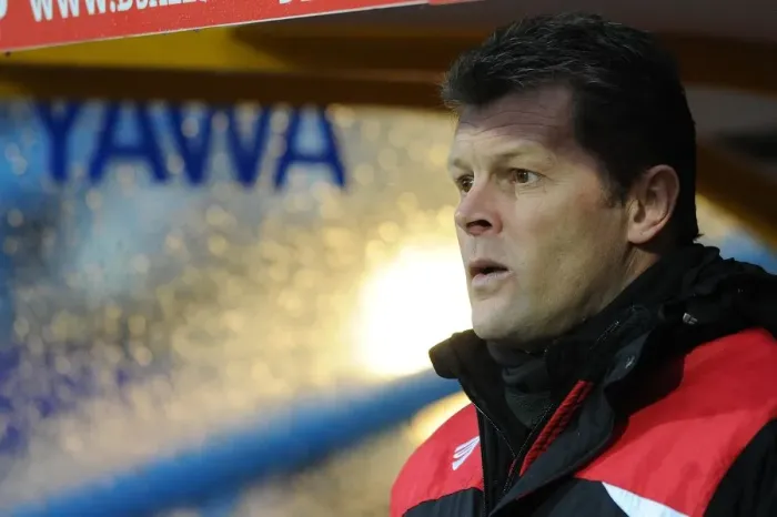 Framed Print : Steve Cotterill Leads Bristol City at Huddersfield Town, Sky Bet Championship (12 / 12 / 2015) Framed Print : Steve Cotterill Leads Bristol City at Huddersfield Town, Sky Bet Championship (12 / 12 / 2015)