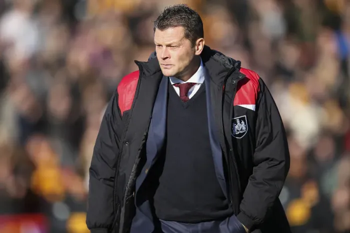 Framed Print : Steve Cotterill Leads Bristol City Against Hull City, Sky Bet Championship 2015