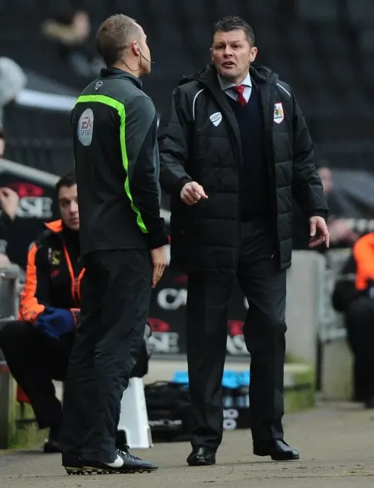 Framed Print : Steve Cotterill Leads Bristol City Against MK Dons at Stadium MK (07.02.2015) Framed Print : Steve Cotterill Leads Bristol City Against MK Dons at Stadium MK (07.02.2015)