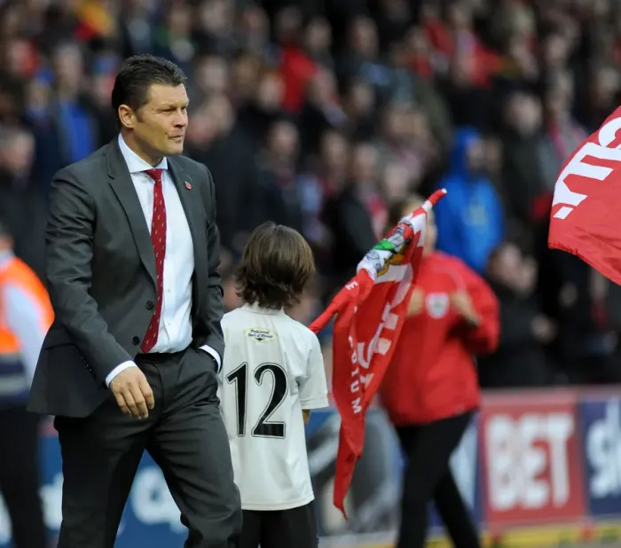 Framed Print : Steve Cotterill Leads Bristol City Against Oldham at Ashton Gate, 01 / 11 / 2014 Framed Print : Steve Cotterill Leads Bristol City Against Oldham at Ashton Gate, 01 / 11 / 2014