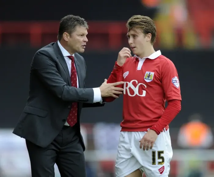 Framed Print : Steve Cotterill and Luke Freeman of Bristol City: Pre-Match Huddle vs Scunthorpe United, September 6, 2014 Framed Print : Steve Cotterill and Luke Freeman of Bristol City: Pre-Match Huddle vs Scunthorpe United, September 6, 2014