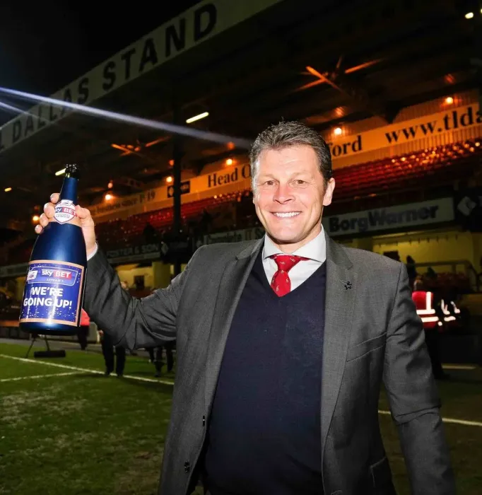 Framed Print : Steve Cotterill's Euphoric Promotion Moment with Bradford City Fans