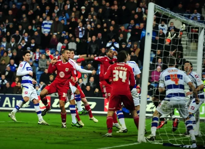 Framed Print : Steven Caulker's Last-Minute Stunner: Dramatic Equalizer for Bristol City Against QPR in Championship