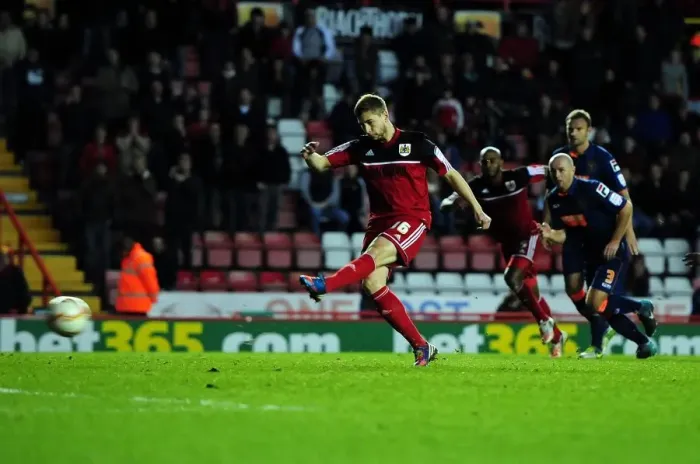 Framed Print : Steven Davies Scores First Kick of the Game: Bristol City vs. Blackpool, 17 / 11 / 2012 Framed Print : Steven Davies Scores First Kick of the Game: Bristol City vs. Blackpool, 17 / 11 / 2012