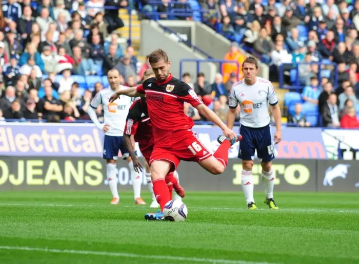 Framed Print : Steven Davies Scores Penalty for Bristol City Against Bolton Wanderers, Championship 2010-11