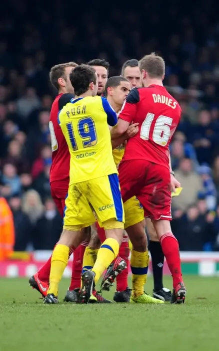 Framed Print : Steven Davies vs Giles Coke: A Fierce Rivalry Unfolds on the Field - Bristol City vs Sheffield Wednesday, Npower Championship