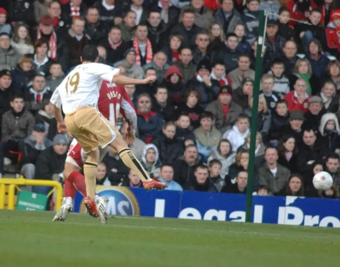 Framed Print : Stuart Downing in Action for Bristol City Against Middlesbrough Framed Print : Stuart Downing in Action for Bristol City Against Middlesbrough