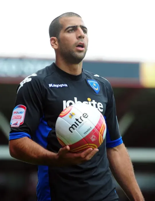 Framed Print : Tal Ben Haim in Championship Clash: Bristol City vs Portsmouth (2008-11)