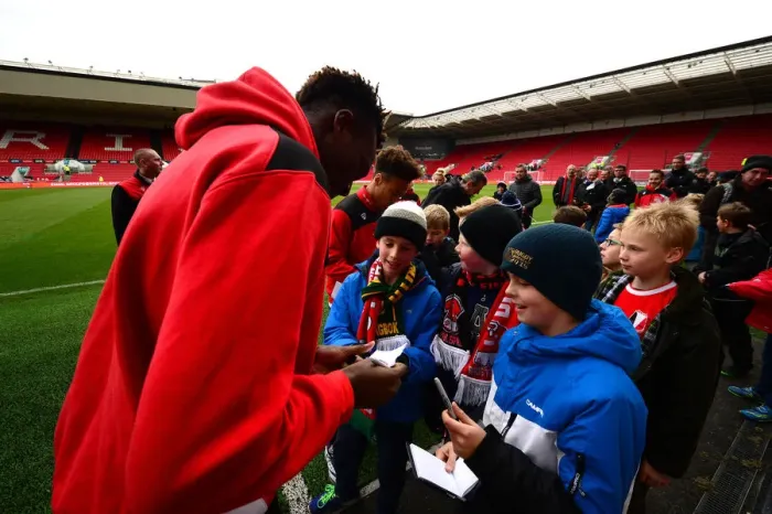 Framed Print : Tammy Abraham of Bristol City Signs Autographs for Young Fans during Bristol City v Ipswich Town Match, 2016 Framed Print : Tammy Abraham of Bristol City Signs Autographs for Young Fans during Bristol City v Ipswich Town Match, 2016