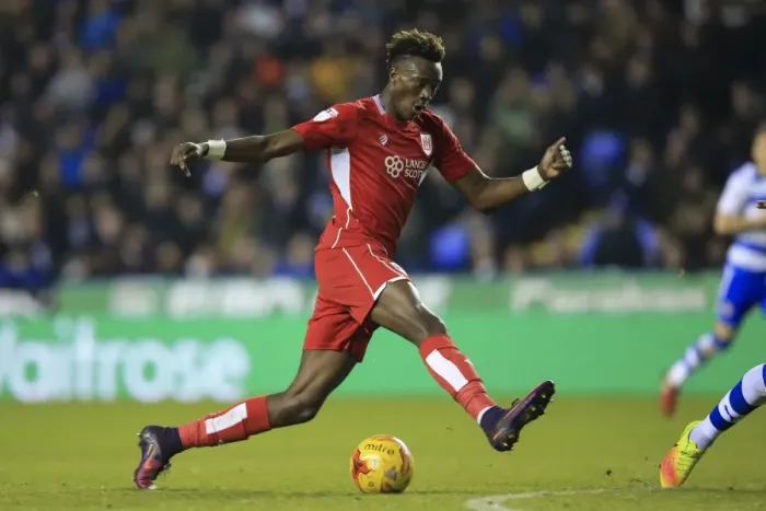 Framed Print : Tammy Abraham Leads Bristol City's Attack Against Reading, 26 November 2016