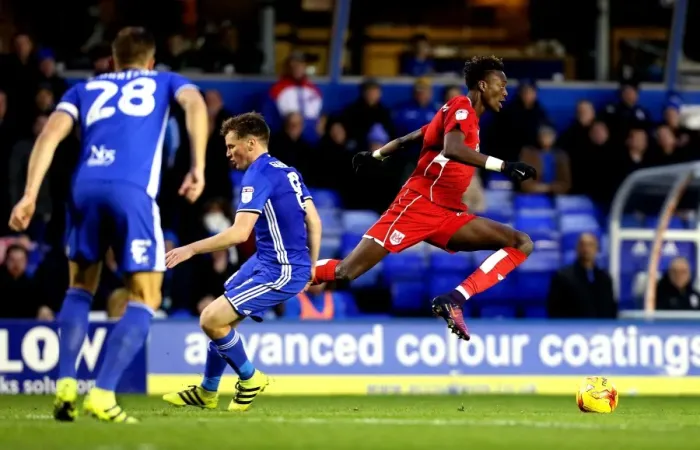 Framed Print : Tammy Abraham Outmaneuvers Stephen Gleeson: Birmingham City vs. Bristol City, 2016 Framed Print : Tammy Abraham Outmaneuvers Stephen Gleeson: Birmingham City vs. Bristol City, 2016