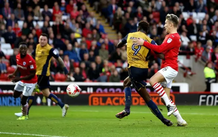 Framed Print : Tammy Abraham Scores Dramatic 2-1 Goal for Bristol City against Barnsley, October 2016 Framed Print : Tammy Abraham Scores Dramatic 2-1 Goal for Bristol City against Barnsley, October 2016