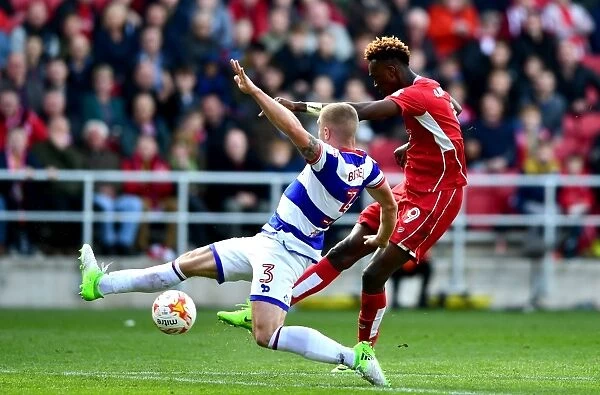 Tammy Abraham Thunders a Shot for Bristol City against Queens Park Rangers, Sky Bet Championship, 2017