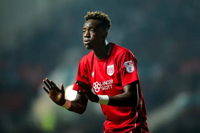 Framed Print : Tammy Abraham's Frustration: Unsuccessful Foul Claim Against Curtis Davies in Bristol City vs Hull City