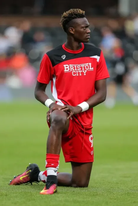 Framed Print : Tammy Abraham's Intense Focus: Fulham vs. Bristol City, 2016 Championship Clash