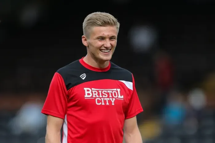 Framed Print : Taylor Moore of Bristol City in Action at Craven Cottage, Fulham vs. Bristol City, Sky Bet EFL Championship (September 2016)