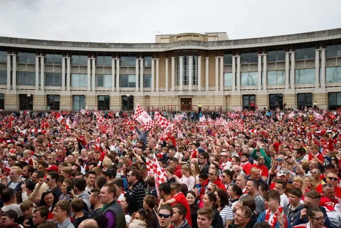 Framed Print : Thousands Celebrate: Bristol City's Double Title Victory Parade - Champions of League 1 and Johnstones Paint Trophy