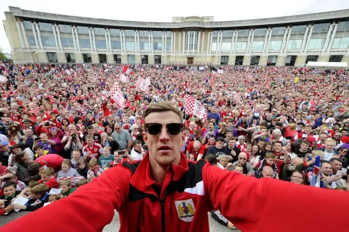 Framed Print : Thousands Gather for Selfie with Aden Flint at Bristol City Celebration Tour (May 2015) Framed Print : Thousands Gather for Selfie with Aden Flint at Bristol City Celebration Tour (May 2015)