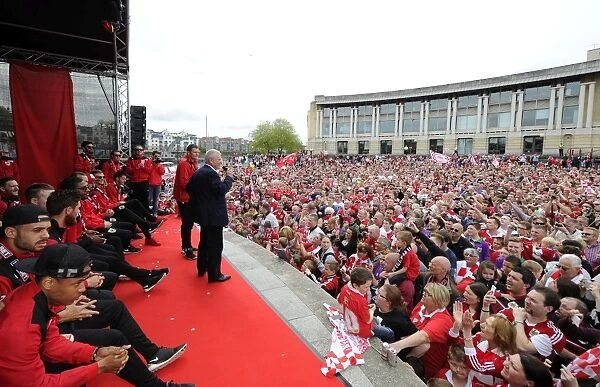 Thousands Gather for Steve Lansdown's Address at the Bristol City Celebration Tour (Joe Meredith / JMP, 2015)