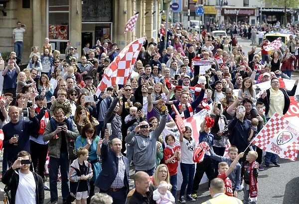 Thousands Gather for Unforgettable Bristol City Welcome-Home Parade
