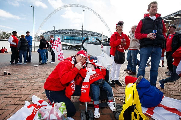 Thousands of Passionate Bristol City Fans Converge on Wembley Stadium for the Johnstones Paint Trophy Final