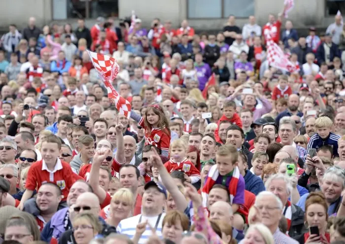 Framed Print : Thousands of Passionate Bristol City Fans Pack Lloyds Amphitheater for the 2015 Celebration Tour Framed Print : Thousands of Passionate Bristol City Fans Pack Lloyds Amphitheater for the 2015 Celebration Tour