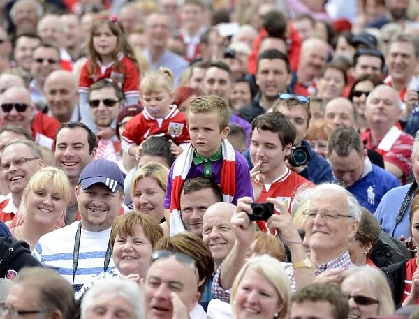 Thousands of Passionate Bristol City FC Fans Pack Lloyds Amphitheater for the 2015 Celebration Tour