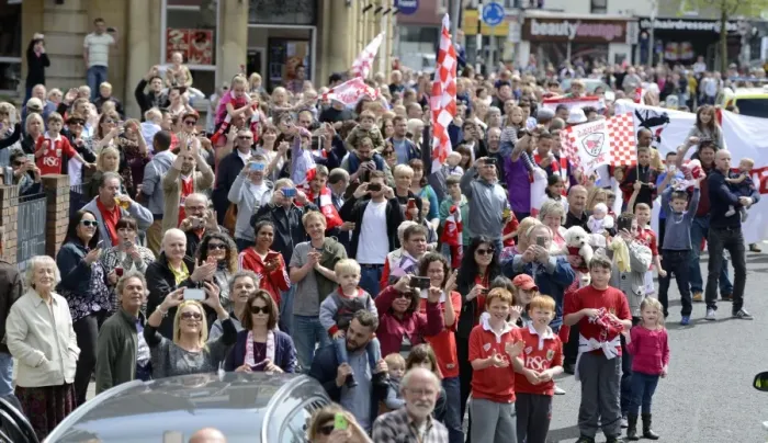 Framed Print : Thousands Welcome Home Bristol City FC: A Unforgettable Celebration