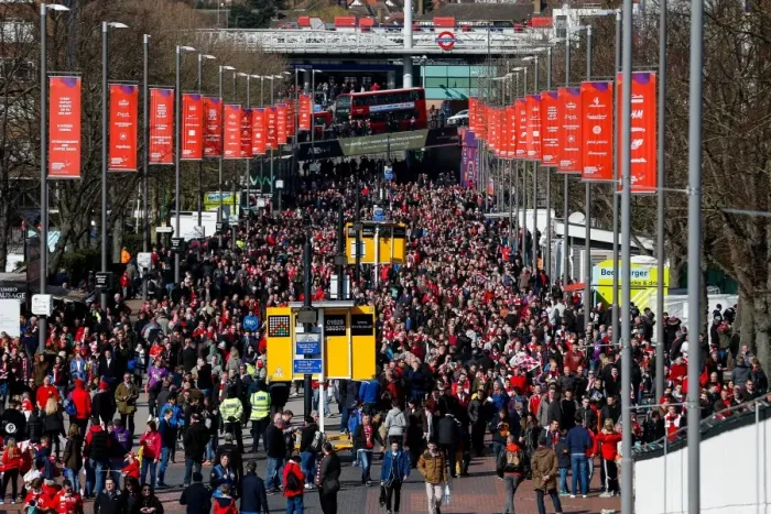 Framed Print : Thrilled Fans Celebrate: Bristol City's Johnstones Paint Trophy Victory over Walsall at Wembley Stadium