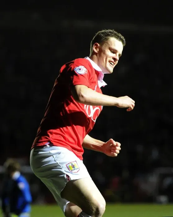 Framed Print : Thrilling Goal: Matt Smith's Strike for Bristol City vs Port Vale in Sky Bet League One