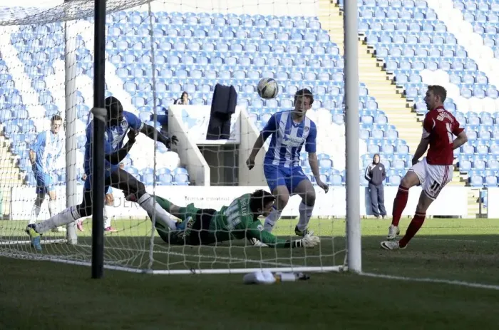 Framed Print : Thrilling Goal: Scott Wagstaff Scores for Bristol City against Colchester United, 2014