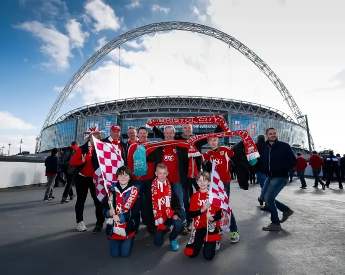 Framed Print : Thrilling Johnstones Paint Final: Fans in Action - Bristol City vs Walsall at Wembley Stadium