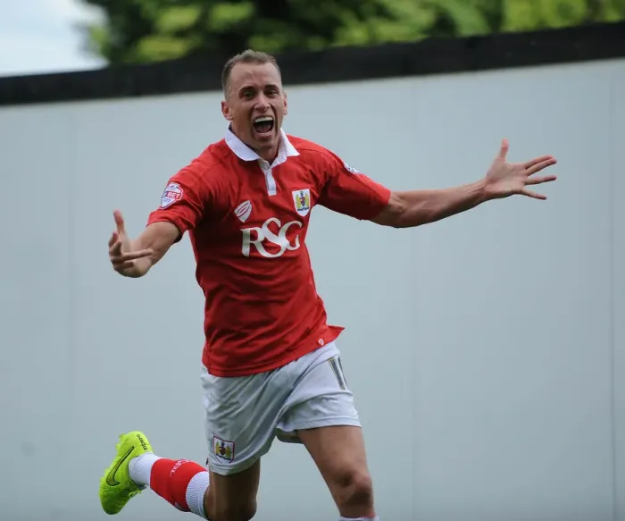 Framed Print : Thrilling Moment: Aaron Wilbraham's Goal Celebration for Bristol City in Sky Bet League One Match against Colchester United, 2014