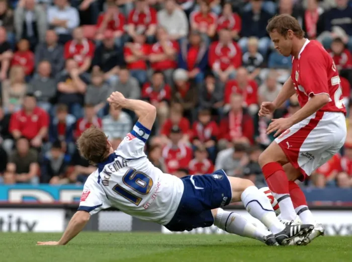 Framed Print : Thrilling Moment: Lee Trundle's Strike for Bristol City Against Preston North End