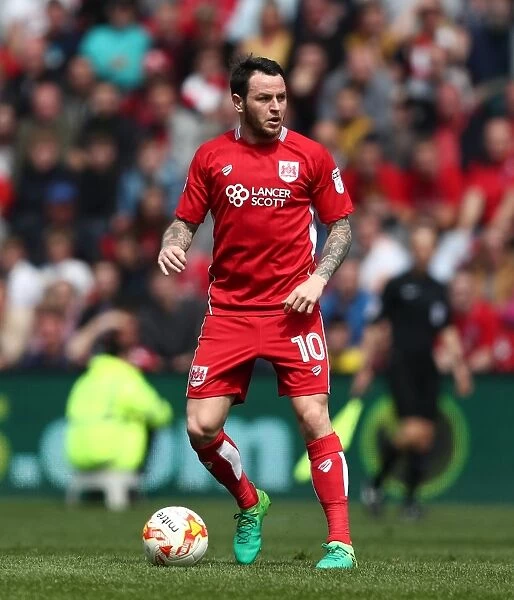 Thrilling Moments: Lee Tomlin in Action for Bristol City vs Birmingham City, Sky Bet Championship, May 7, 2017 - Ashton Gate