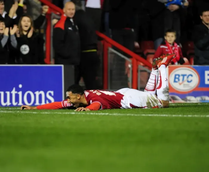 Framed Print : Thrilling Nicky Maynard Goal Celebration: Bristol City vs Barnsley (Championship, 23 / 03 / 2010)
