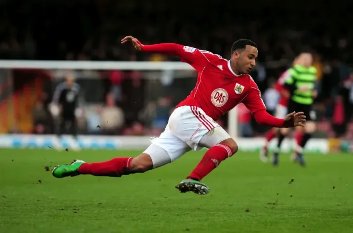 Framed Print : Thrilling Nicky Maynard Goal: Championship Showdown - Bristol City vs. Scunthorpe United (2010)