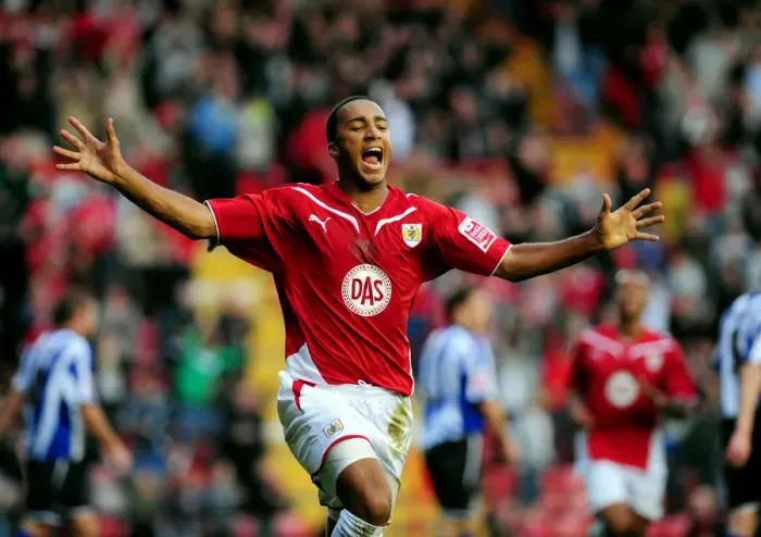 Framed Print : The Thrilling Showdown: Bristol City vs Sheffield Wednesday (09-10) - A Season Highlight Framed Print : The Thrilling Showdown: Bristol City vs Sheffield Wednesday (09-10) - A Season Highlight