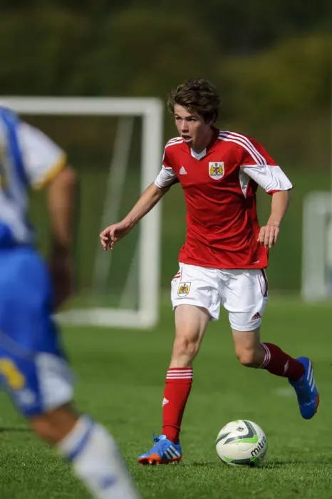 Framed Print : Tom Fry in Action: Bristol City U18 vs Brighton & Hove Albion U18, October 5, 2013