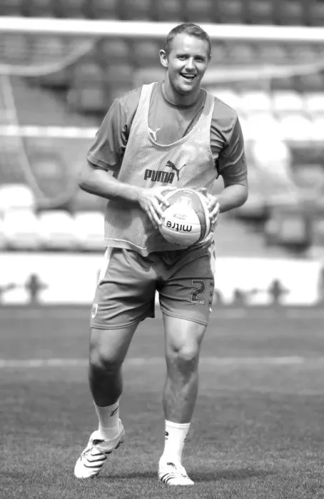 Framed Print : Training Intensity: Lee Trundle of Bristol City FC, 07-08 Season Framed Print : Training Intensity: Lee Trundle of Bristol City FC, 07-08 Season